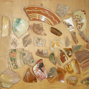 Bemalte Irdenware (17./18. Jh)